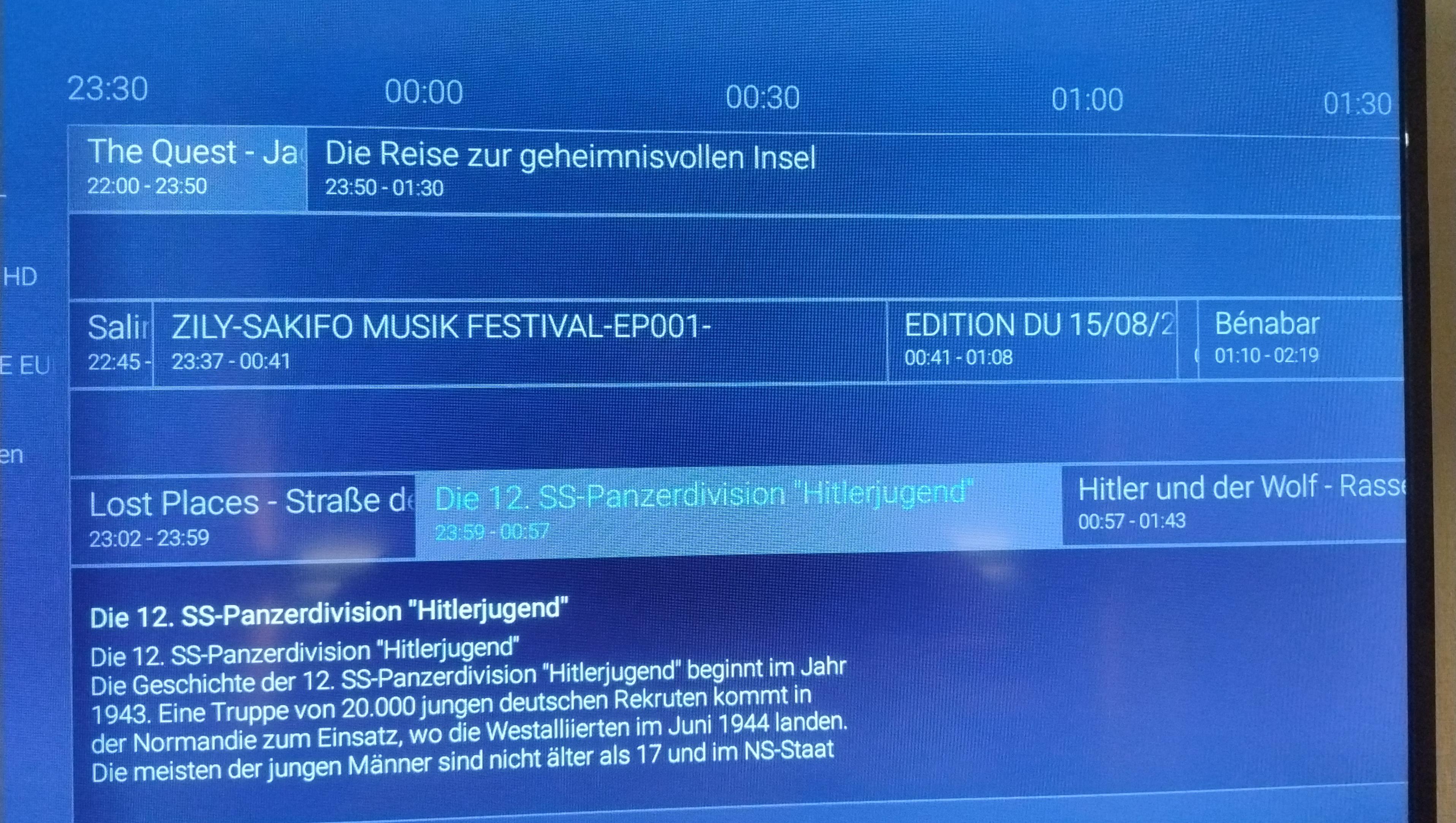 Pantalla de la guía de televisión alemana donde se ven varios programas documentales seguidos dedicados a temas como Hitler o una división de las SS.